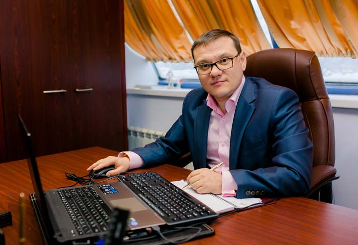 Виктор Владимирович Латыпов, генеральный директор ООО «Консалтинговая Группа «Ваш главбух», член ассоциации сертифицированных присяжных бухгалтеров Великобритании