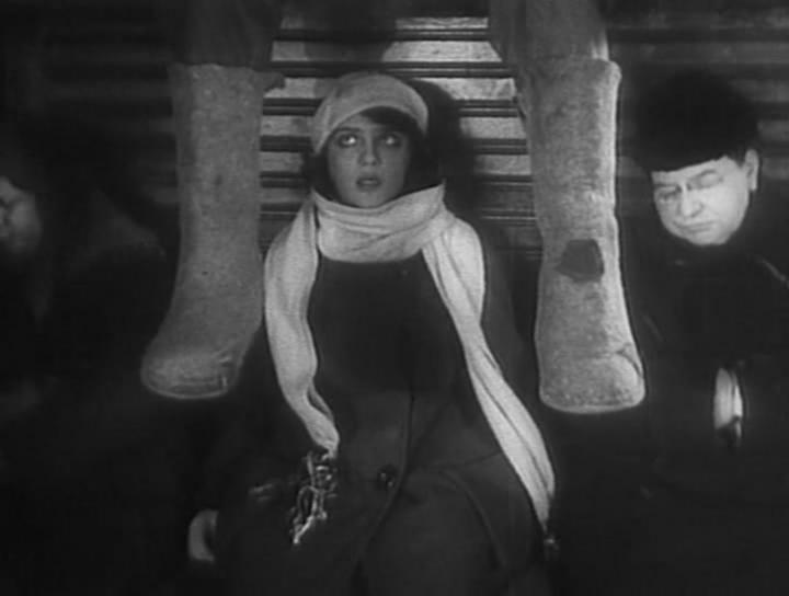«Девушка с Коробкой», комедийная мелодрама (1927 г., реж. Борис Барнет)