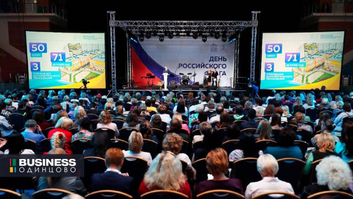 Андрей-Иванов-на-дне-Российского-флага Андрей-Иванов-на-дне-Российского-флага